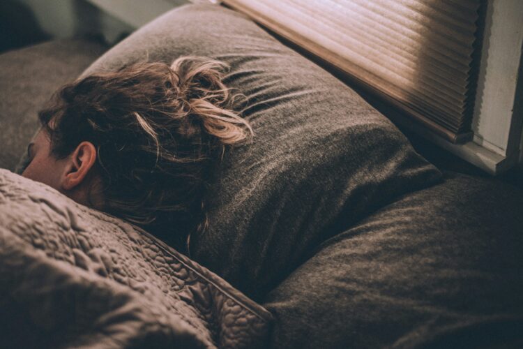 how to sleep cooler in the summer